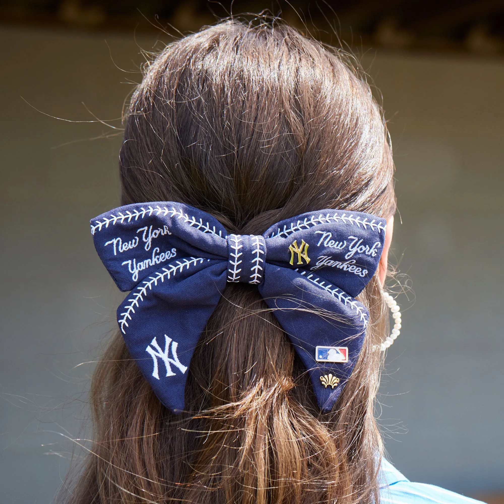 NY YANKEES LELE SADOUGHI / MLB NAVY BOW BARRETTE