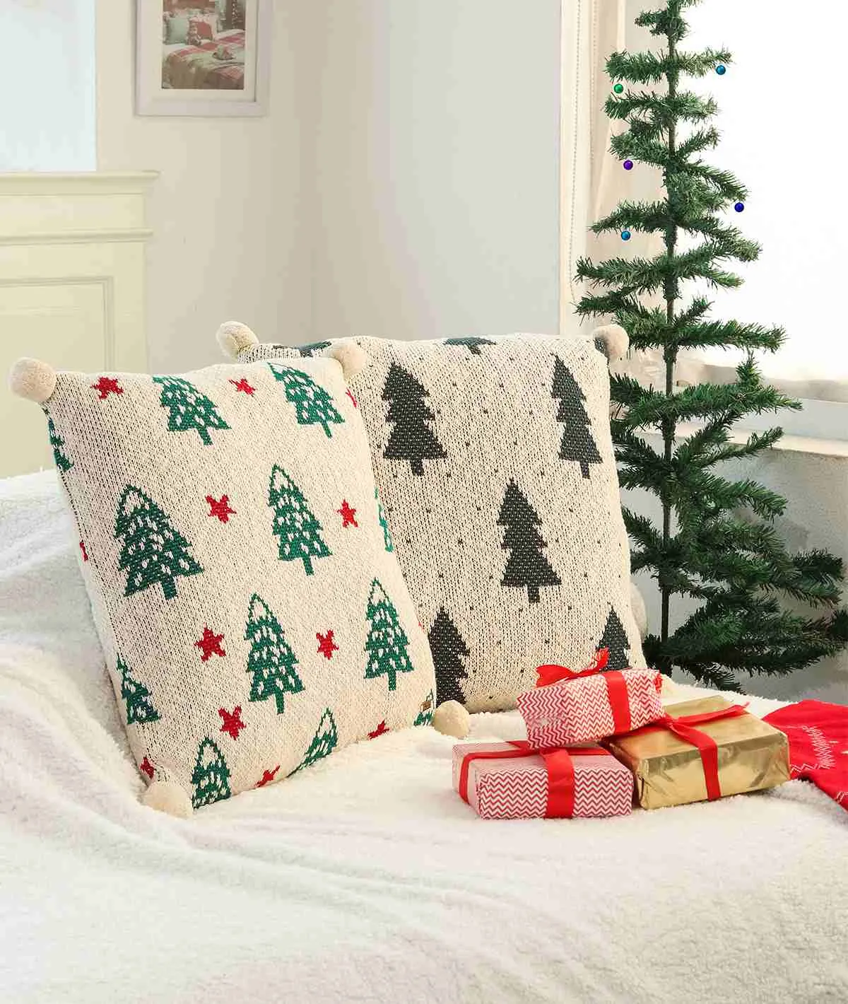 Xmas Tree & Star Cotton Knitted Decorative Green, Red & Natural Color 18 x 18 Inches Cushion Cover